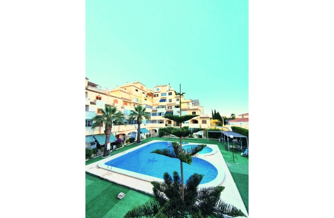 Resale - Duplex - Torrevieja -  Urbanization