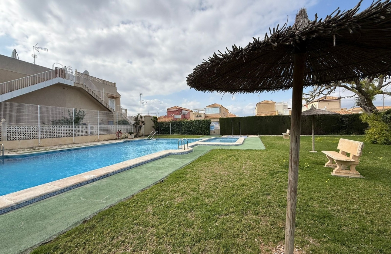 Resale - House - Torrevieja - La Siesta - El Salado -  Torreta