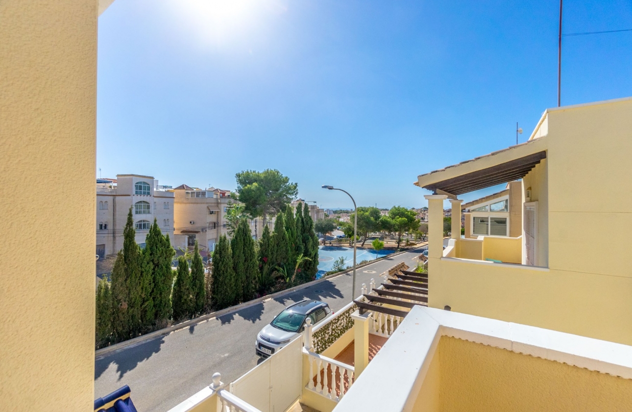 Resale - town house - Orihuela Costa - Villamartín