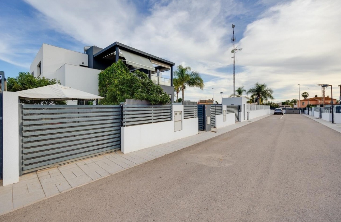 Resale - town house - Torrevieja - Nueva Torrevieja - Aguas Nuevas