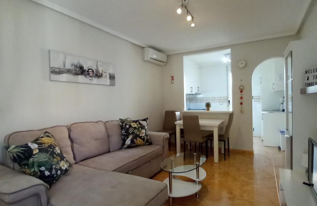 Resale - Townhouse - Torrevieja -  Urbanization