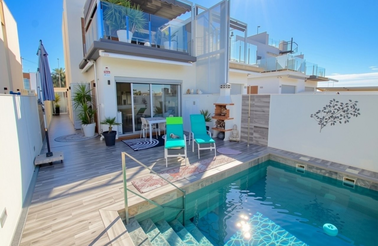 Resale - Villa - Daya Nueva