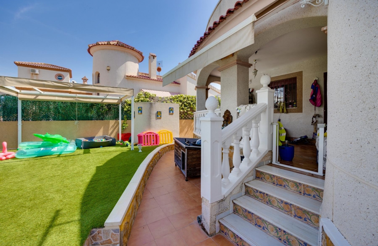 Resale - Villa - Elche Pedanías - La Marina