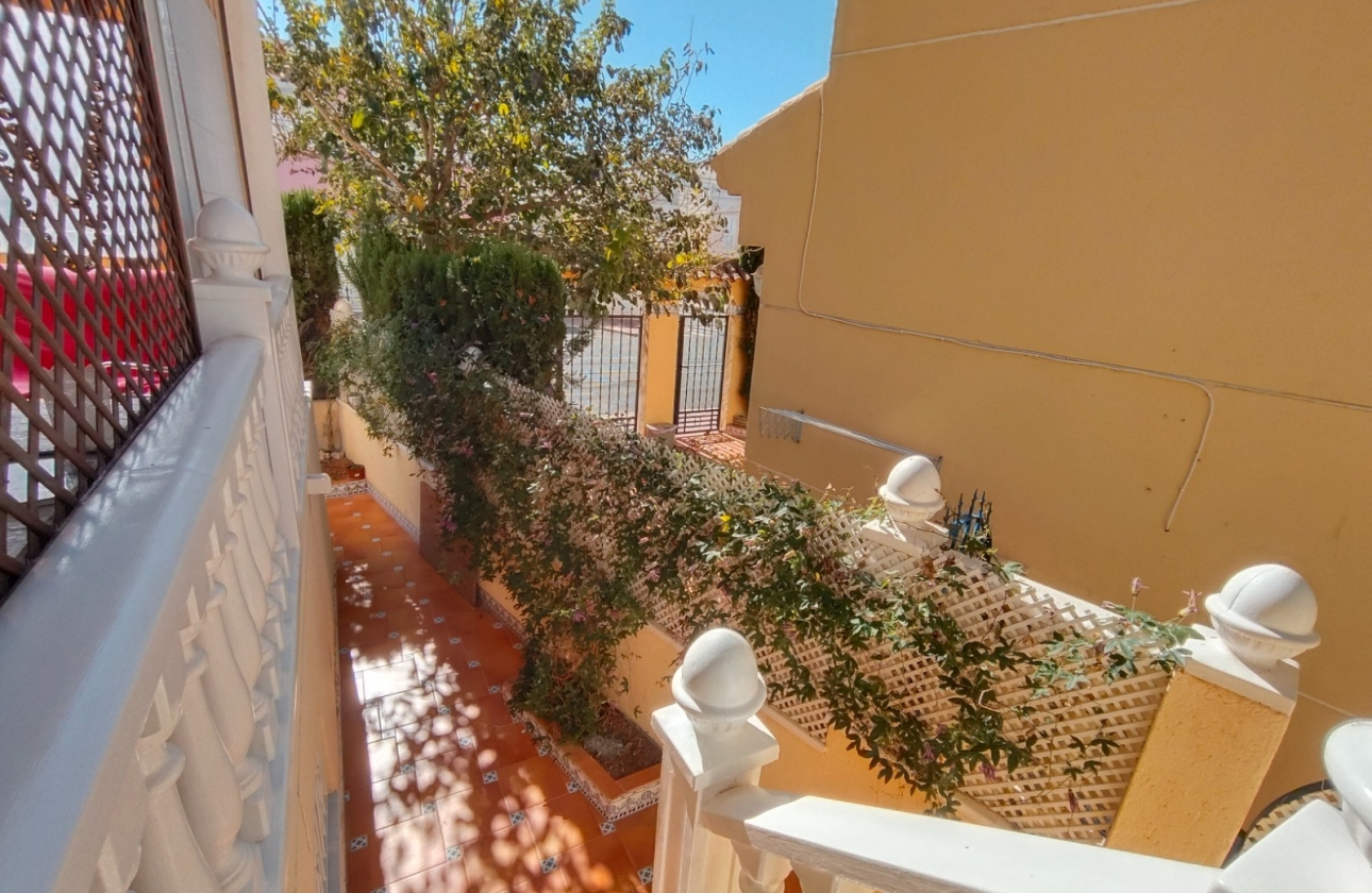 Resale - Villa - Guardamar del Segura - Urbanizaciones