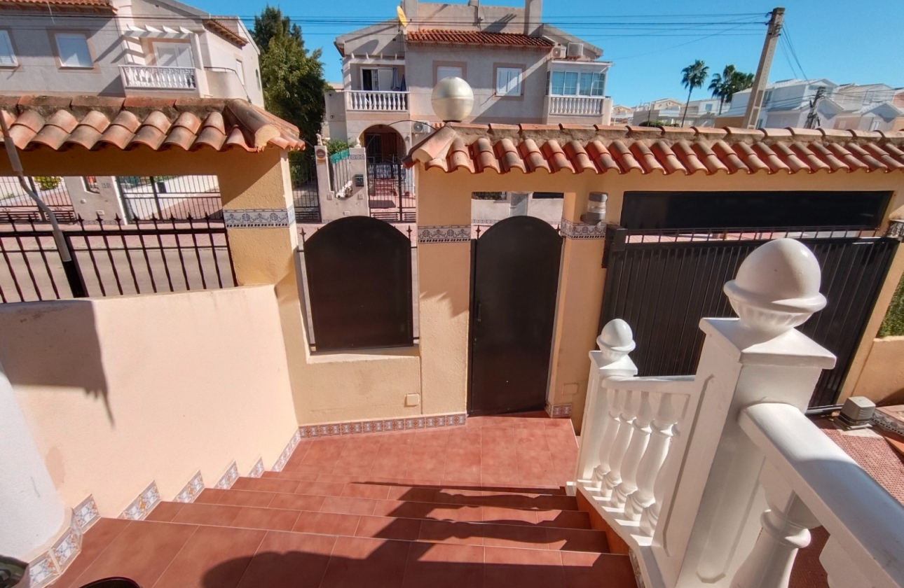 Resale - Villa - Guardamar del Segura - Urbanizaciones