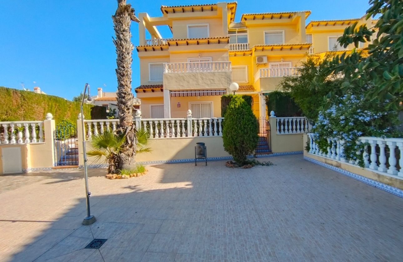 Resale - Villa - Guardamar del Segura - Urbanizaciones