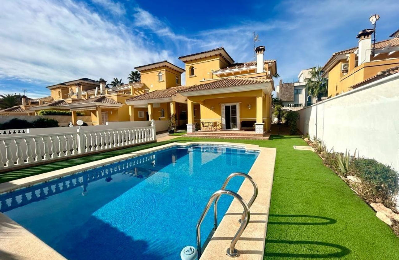 Resale - Villa - Orihuela Costa - Cabo Roig