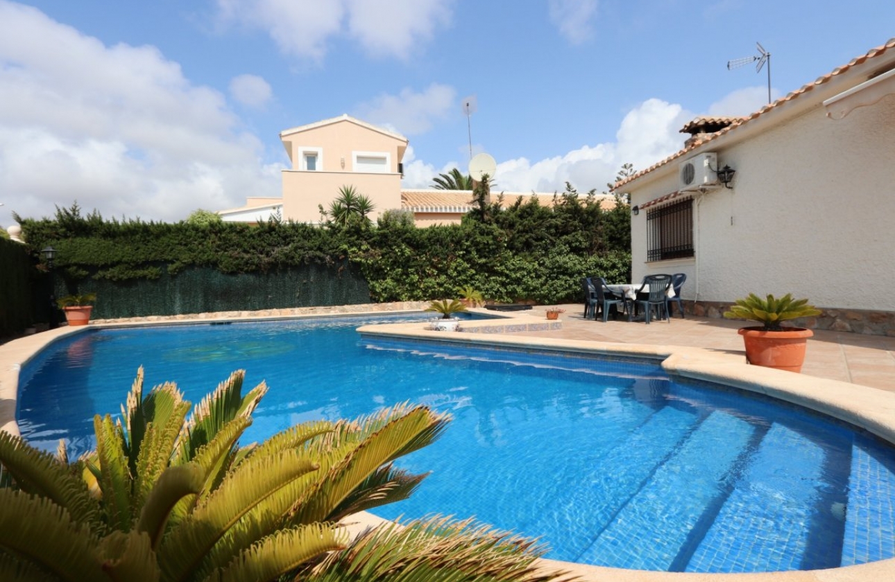 Resale - Villa - Orihuela Costa - Campoamor