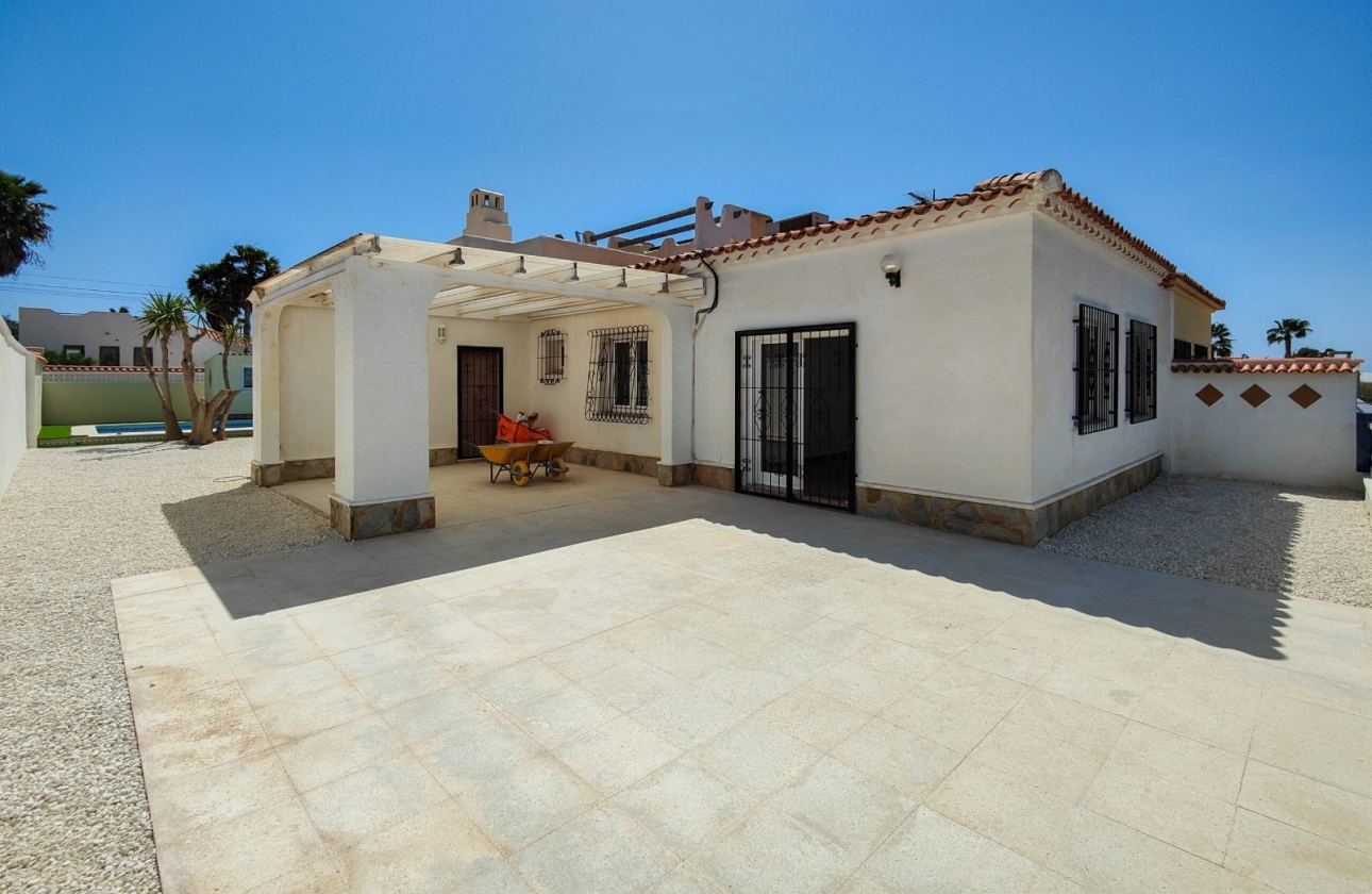 Resale - Villa - Orihuela Costa - La Florida