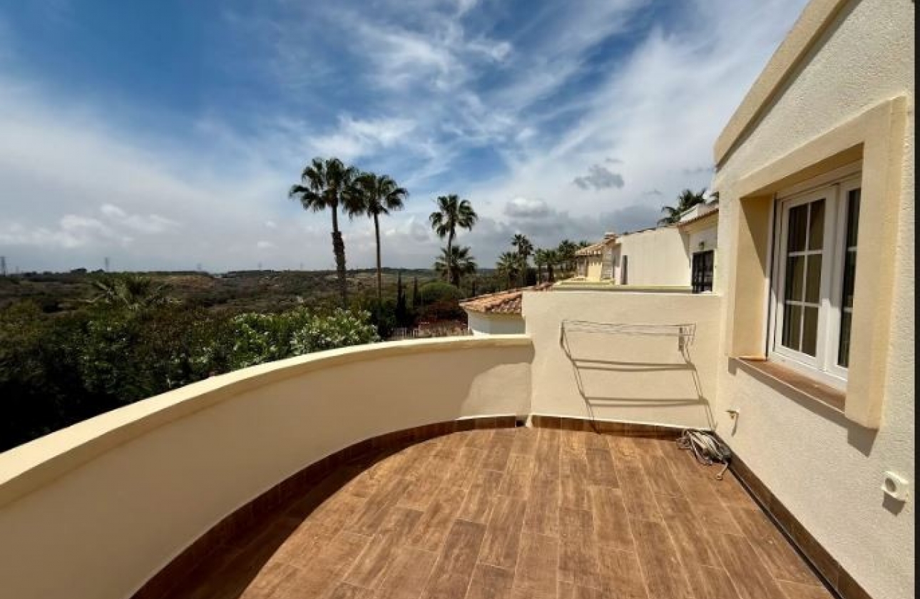 Resale - Villa - Orihuela Costa - Las Colinas Golf