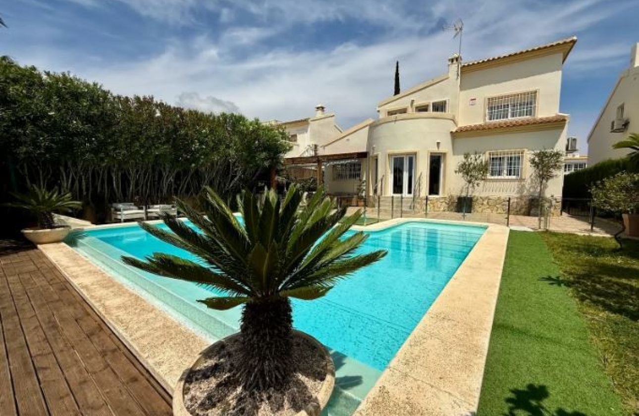 Resale - Villa - Orihuela Costa - Las Colinas Golf