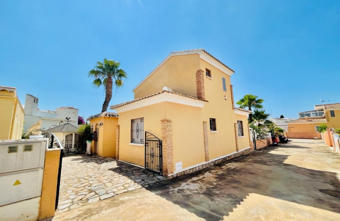 Resale - Villa - Orihuela Costa - Playa Flamenca Norte