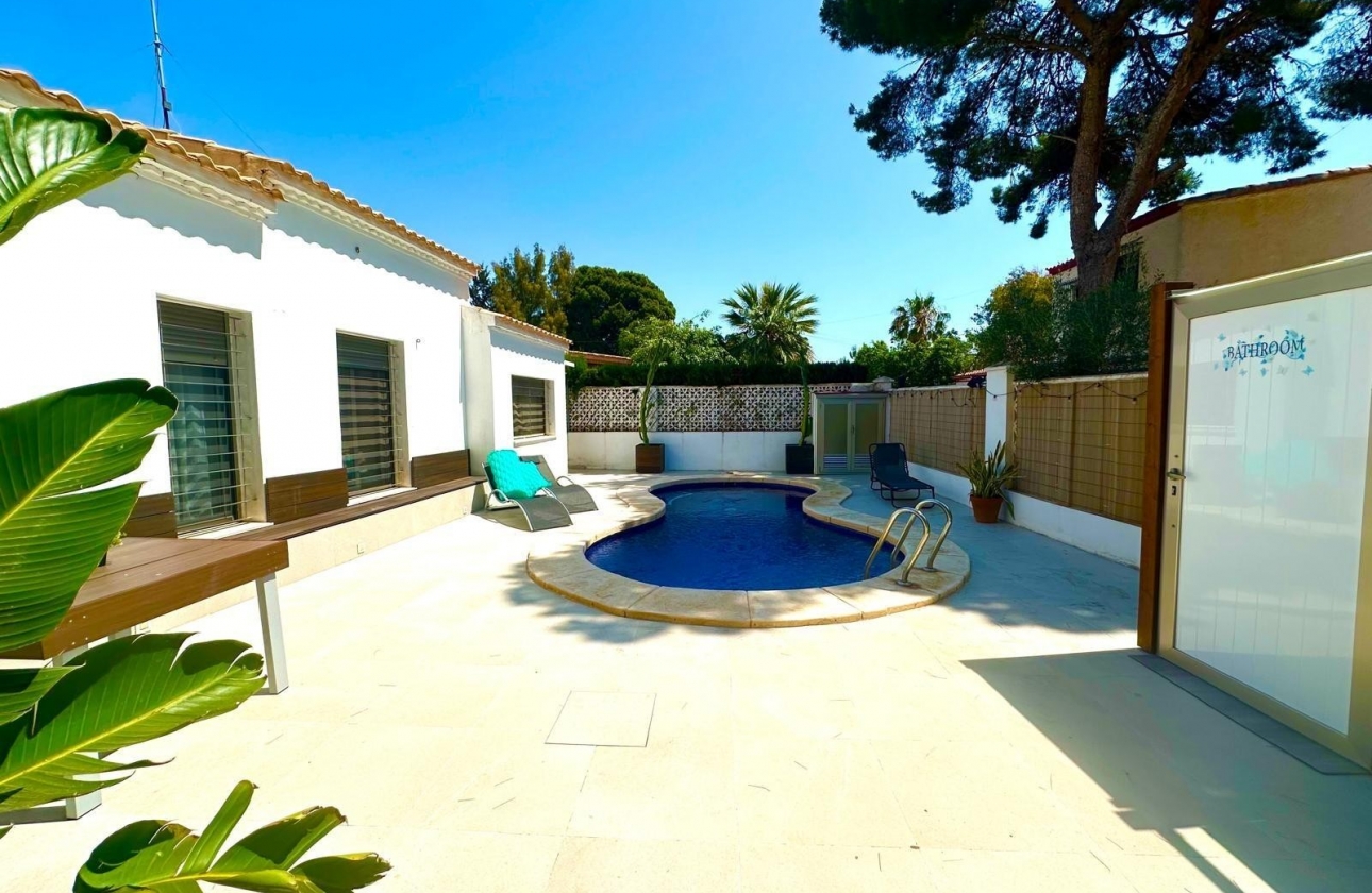 Resale - Villa - Orihuela Costa - Punta Prima