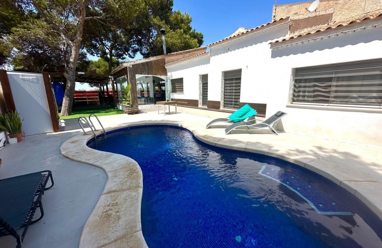 Resale - Villa - Orihuela Costa - Punta Prima