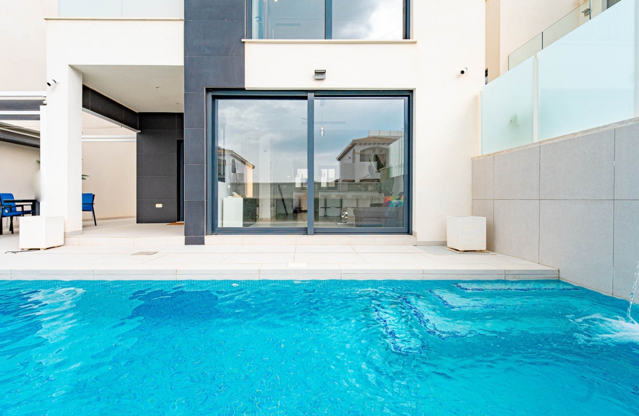 Resale - Villa - Punta Prima