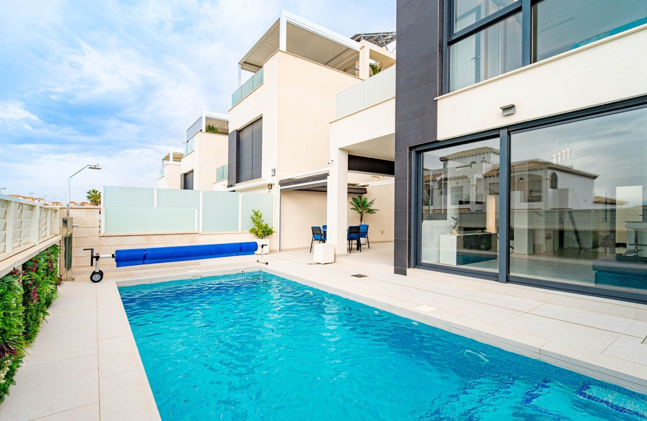 Resale - Villa - Punta Prima
