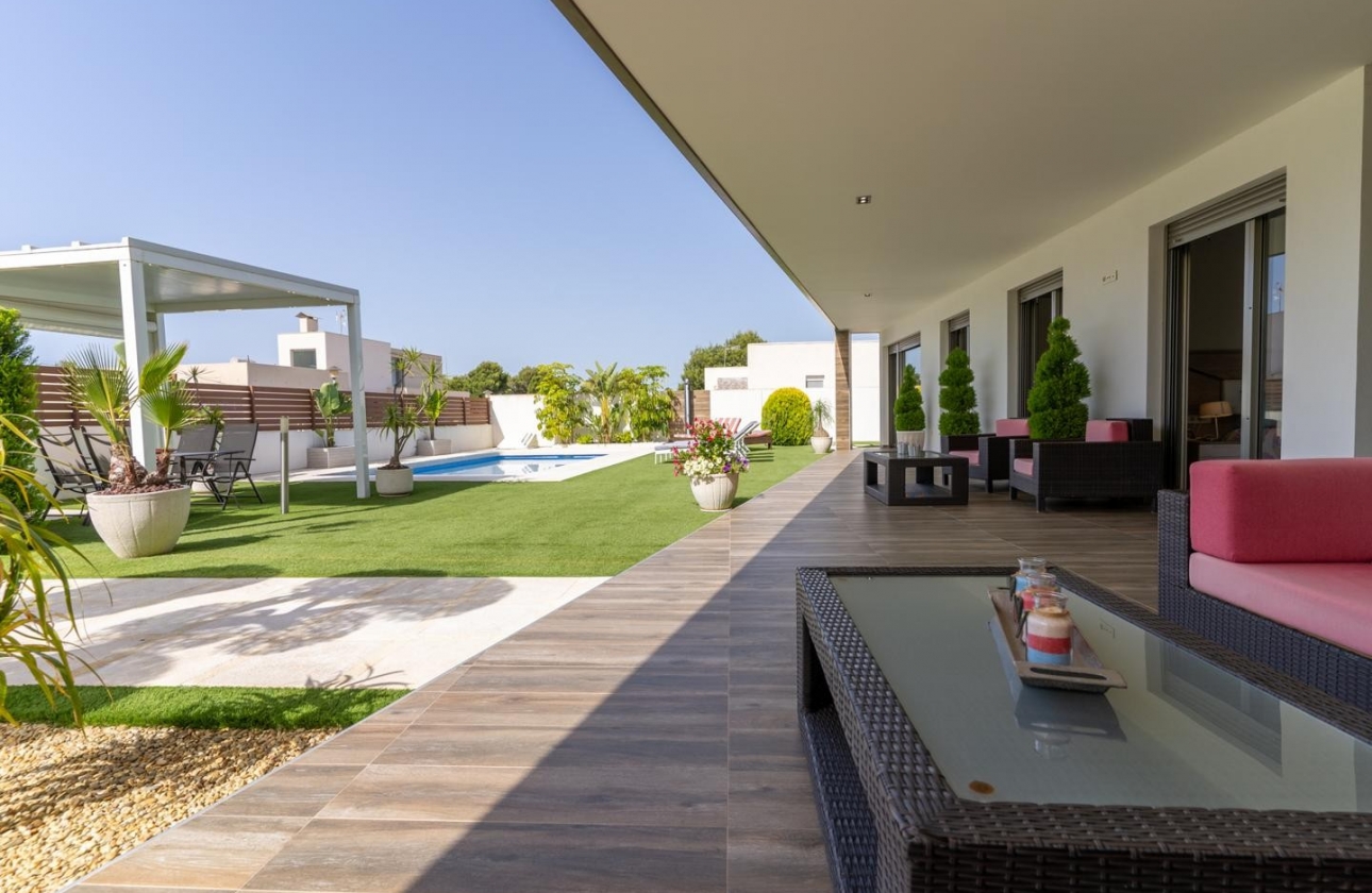 Resale - Villa - Santa Pola