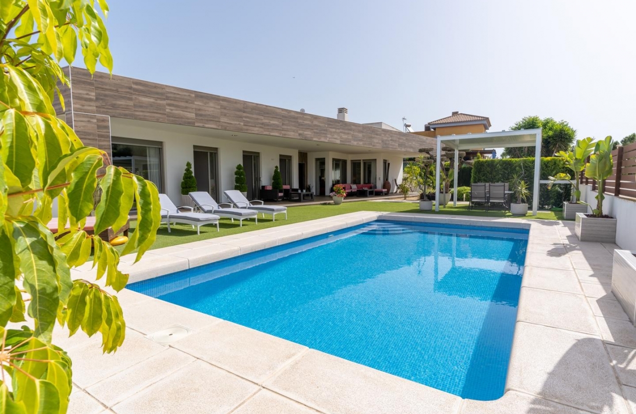 Resale - Villa - Santa Pola