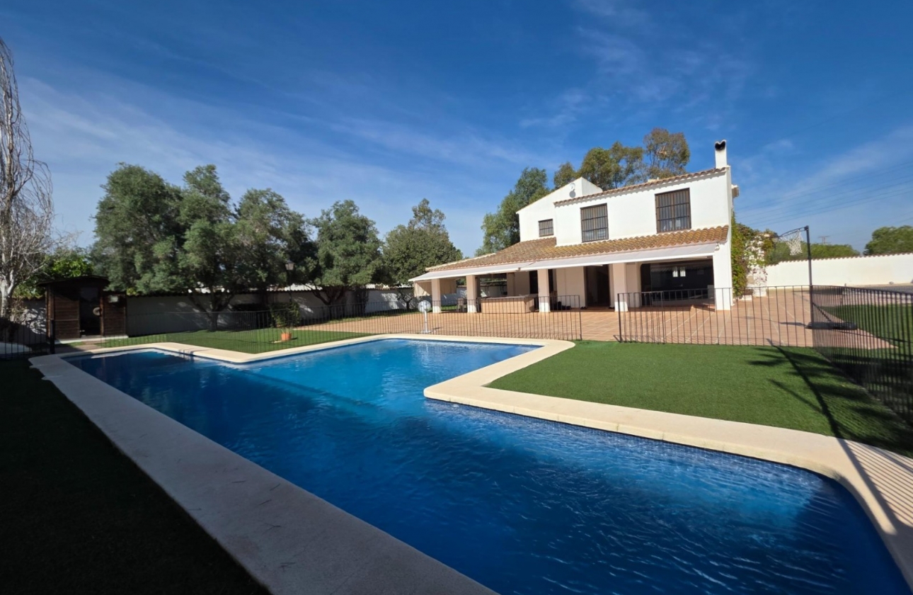 Resale - Villa - Santa Pola