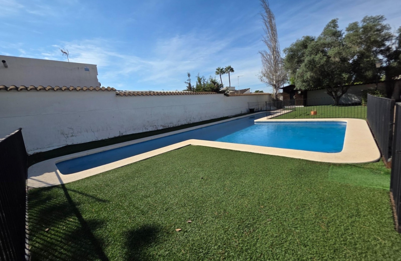 Resale - Villa - Santa Pola
