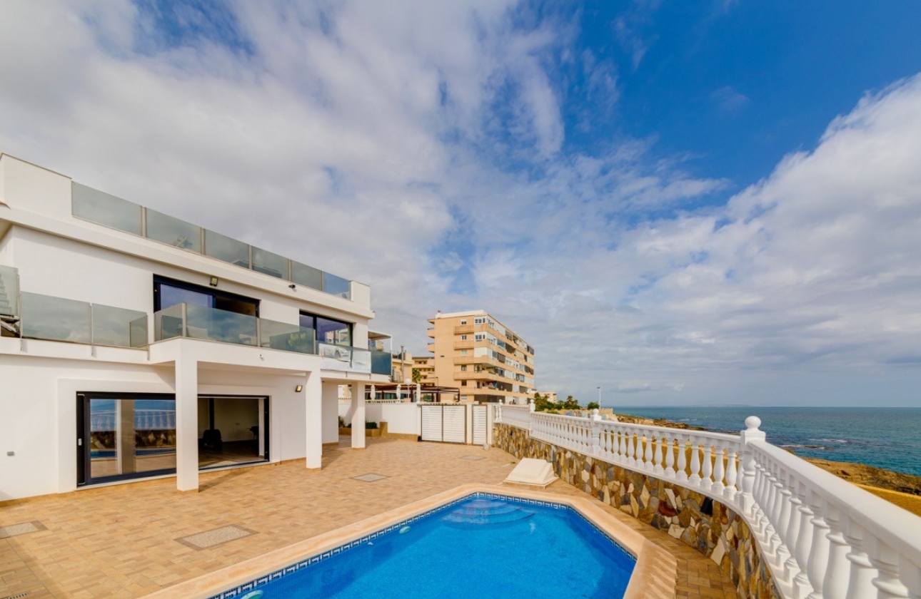 Resale - Villa - Torrevieja - LA MATA