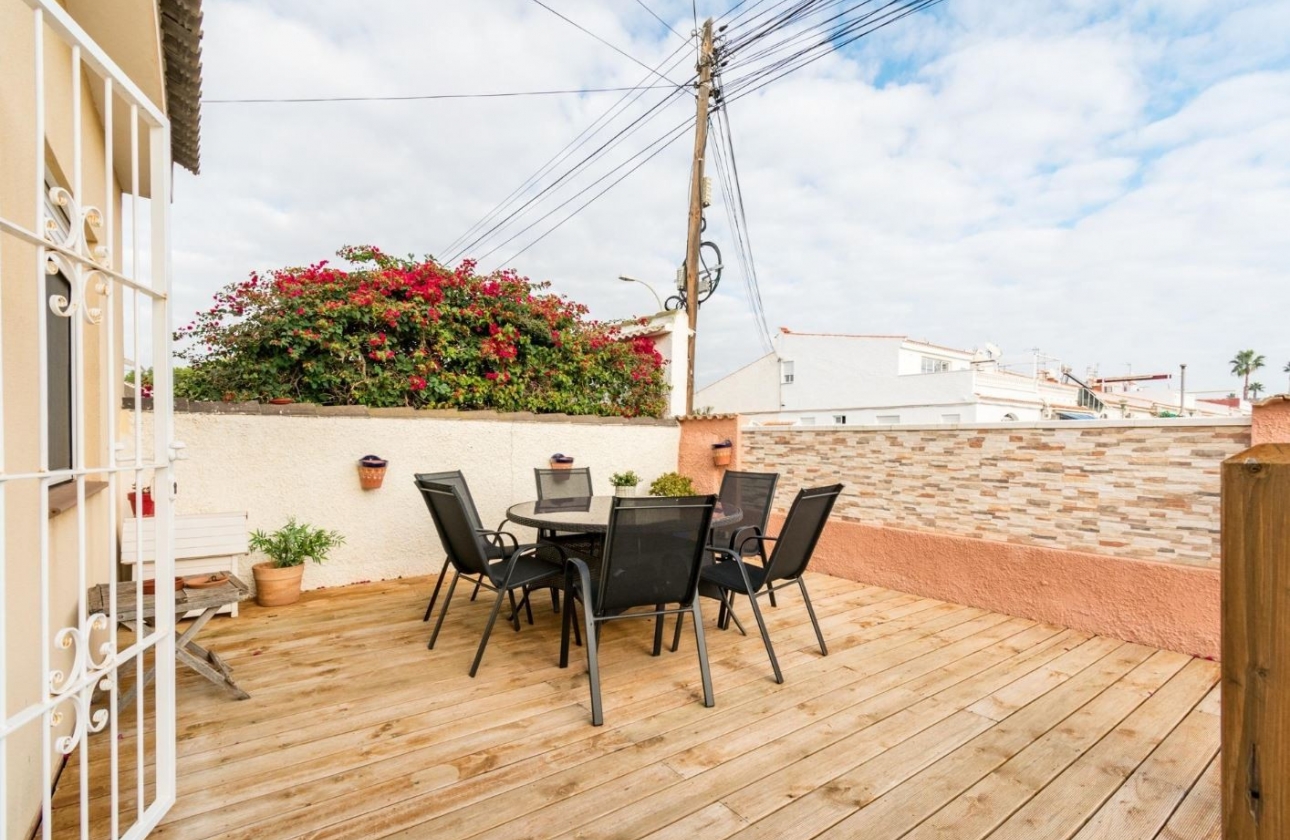 Resale - Villa - Torrevieja - La Siesta - El Salado -  Torreta