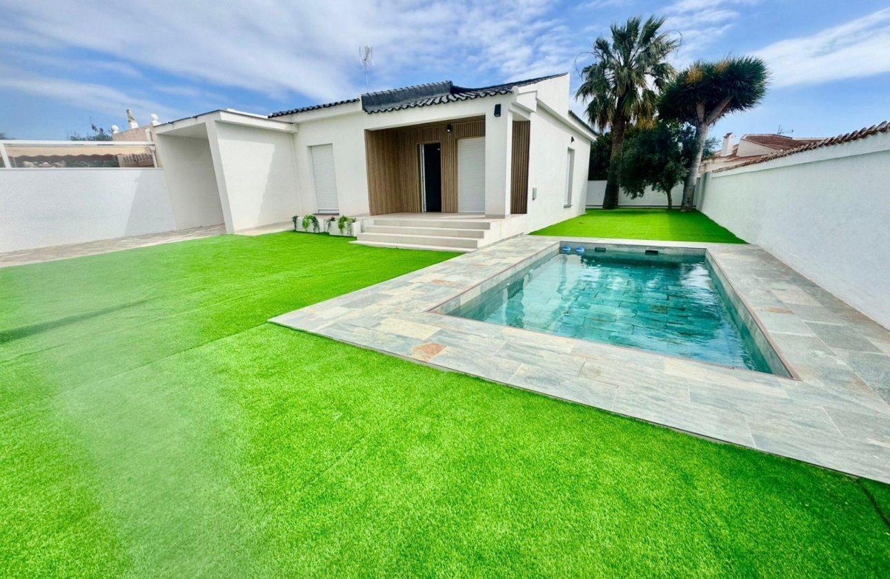 Resale - Villa - Torrevieja - La Siesta - El Salado -  Torreta