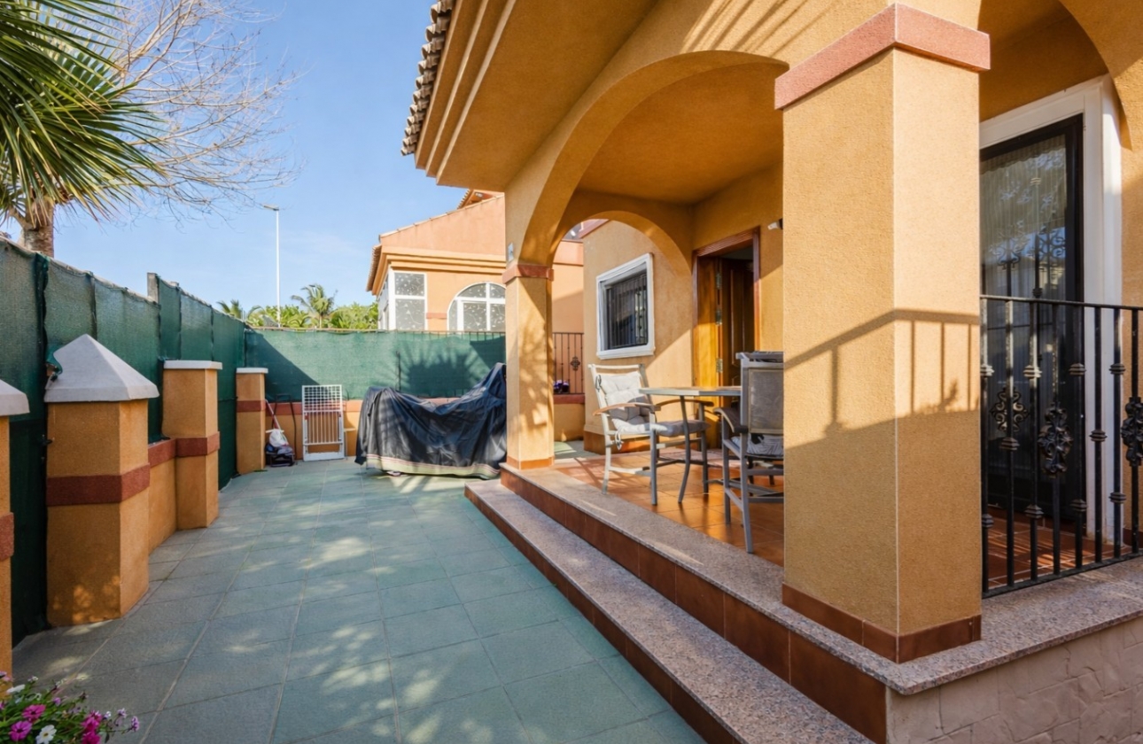 Resale - Villa - Torrevieja - Nueva Torrevieja - Aguas Nuevas