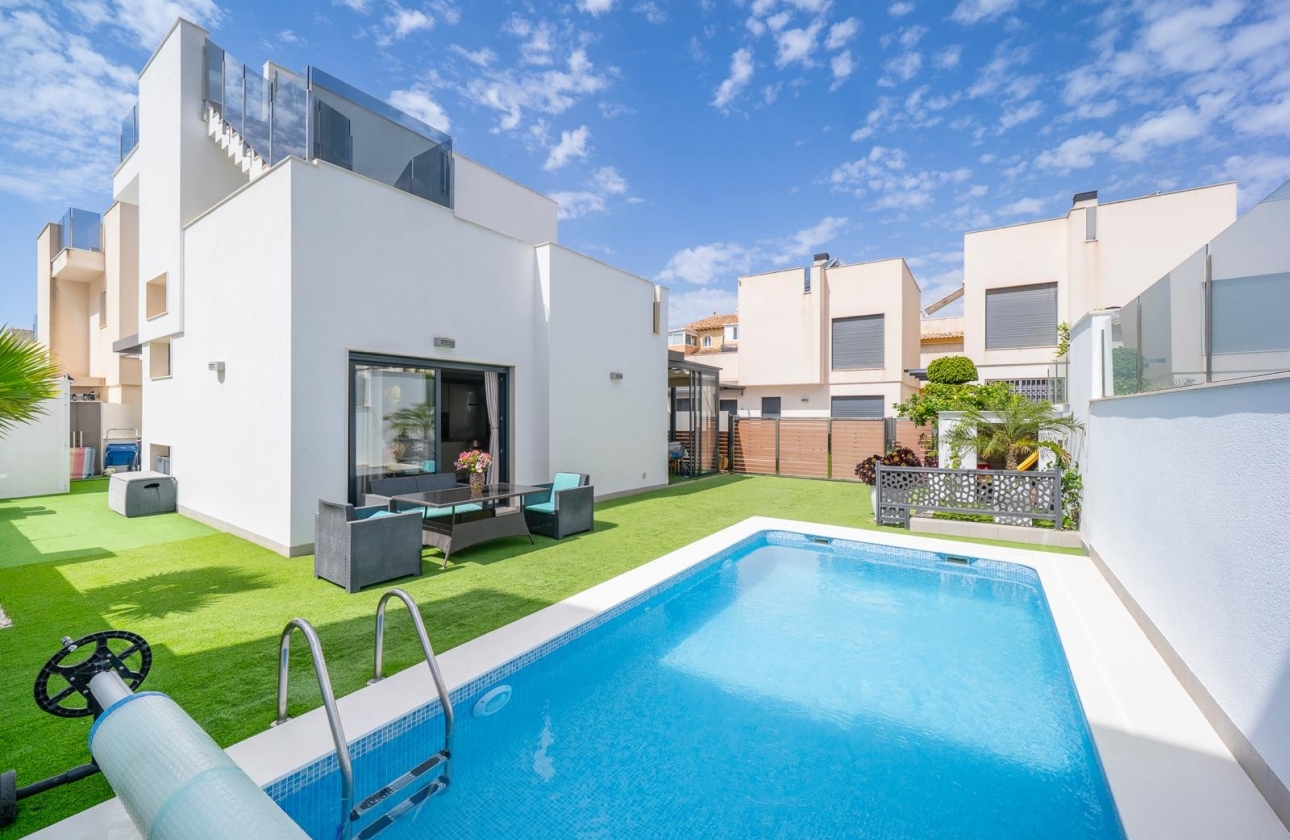 Resale - Villa - Torrevieja - Nueva Torrevieja - Aguas Nuevas