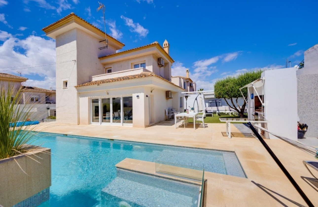Resale - Villa - Torrevieja - Playa de La Acequion