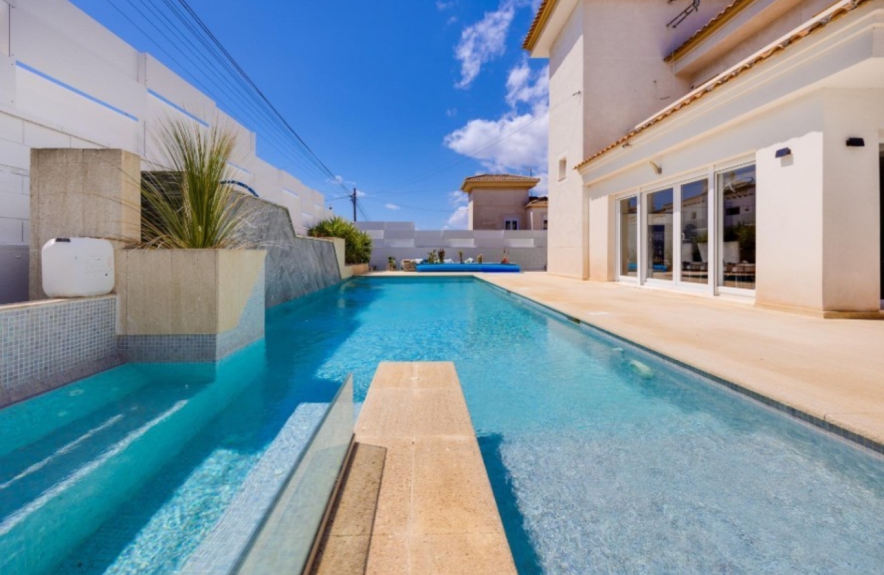 Resale - Villa - Torrevieja - Playa de La Acequion