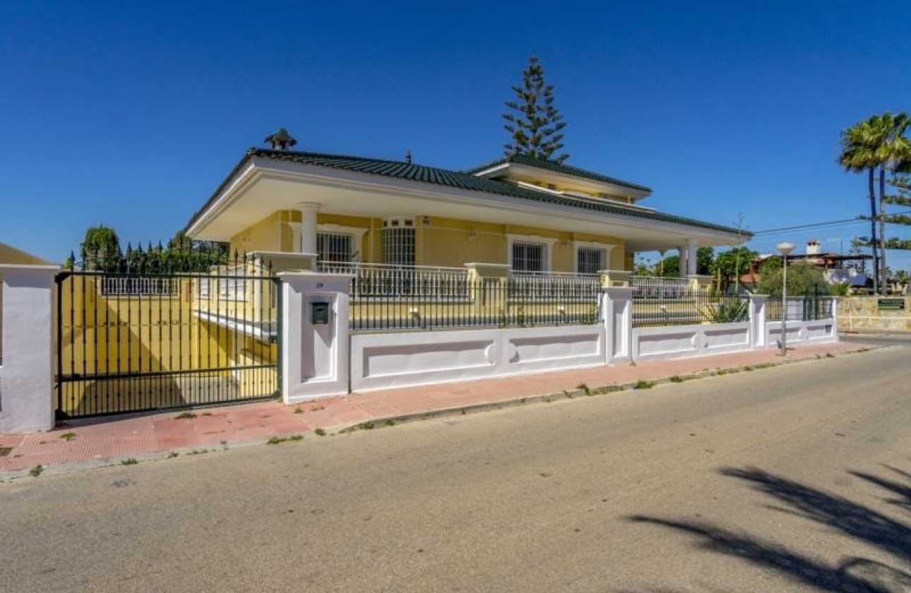 Resale - Villa - Torrevieja