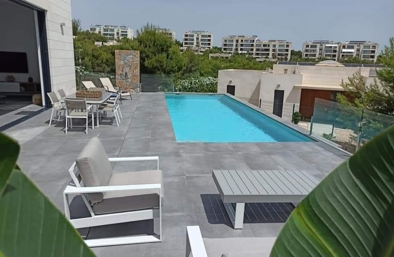 Reventa - Villa - Orihuela Costa - Las Colinas Golf