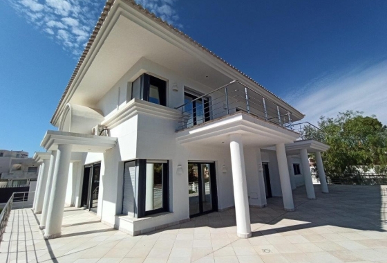 Villa - Obra nueva - Villamartin - Villamartin