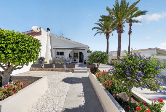 Villa - Resale - Torrevieja - Nueva Torrevieja - Aguas Nuevas