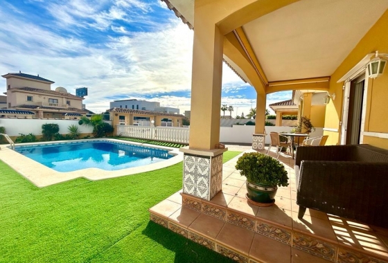 Resale - Villa - Orihuela Costa - Cabo Roig