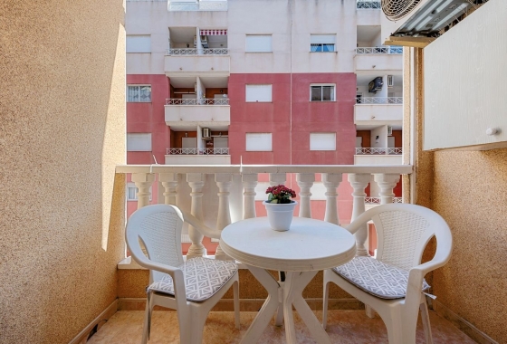 Reventa - Apartamento / piso - Torrevieja -  Urbanización