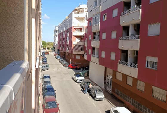 Reventa - Apartamento / piso - Torrevieja -  Urbanización