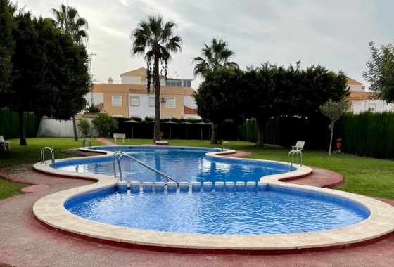 Resale - Townhouse - Torrevieja -  Urbanization