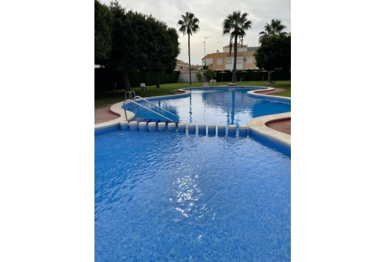 Resale - Townhouse - Torrevieja -  Urbanization