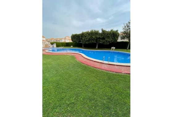 Resale - Townhouse - Torrevieja -  Urbanization