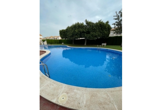 Resale - Townhouse - Torrevieja -  Urbanization