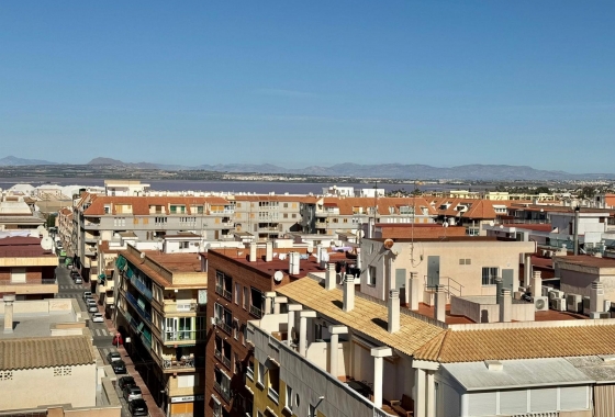 Resale - Apartment / flat - Torrevieja - Playa del Acequión