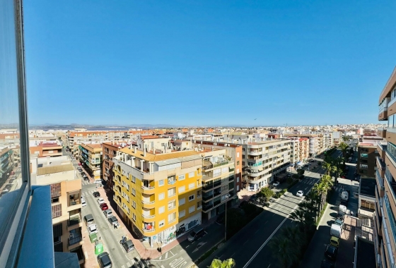 Resale - Apartment / flat - Torrevieja - Playa del Acequión