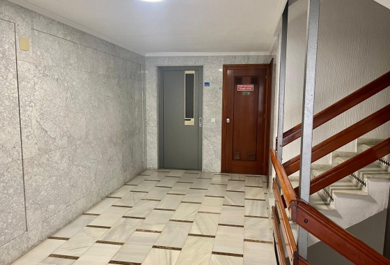 Resale - Apartment / flat - Torrevieja - Playa de La Acequion