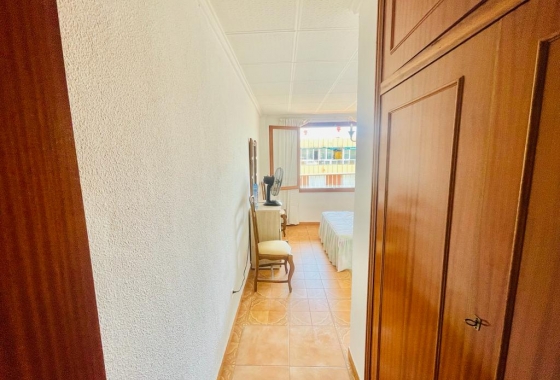 Resale - Apartment / flat - Torrevieja - Playa de La Acequion