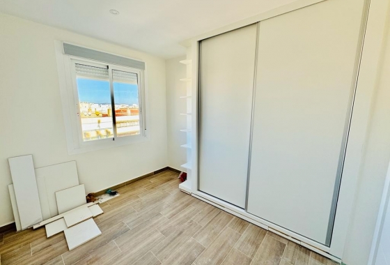 Resale - Apartment / flat - Torrevieja - Playa del Acequión