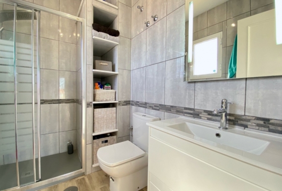 Resale - Apartment / flat - La Mata