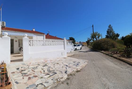 Resale - Bungalow - Torrevieja - La Siesta - El Salado -  Torreta