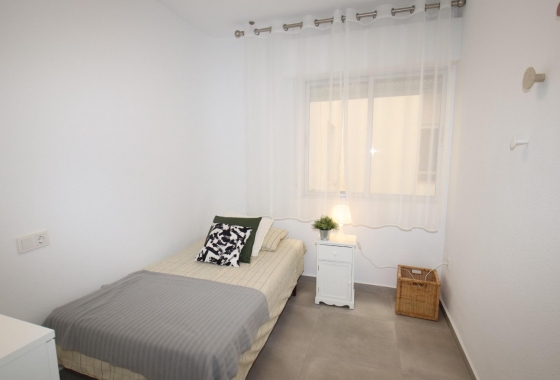 Resale - Apartment / flat - Torrevieja - PLAYA LOS LOCOS